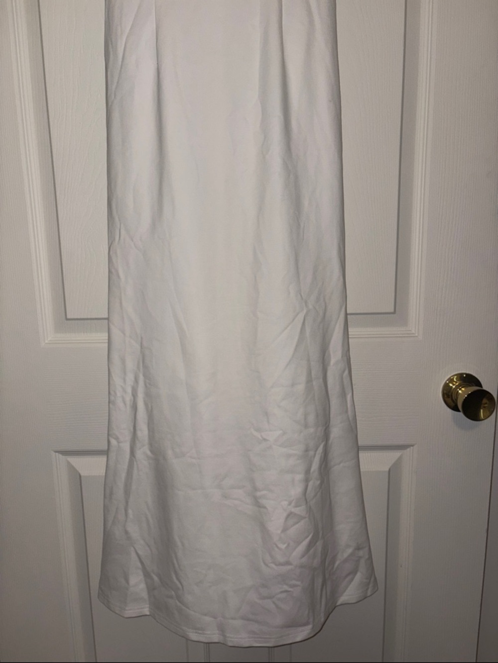 Elegant White Maxi Dress - Classic Sleeveless Silhouette - Picture 3 of 7
